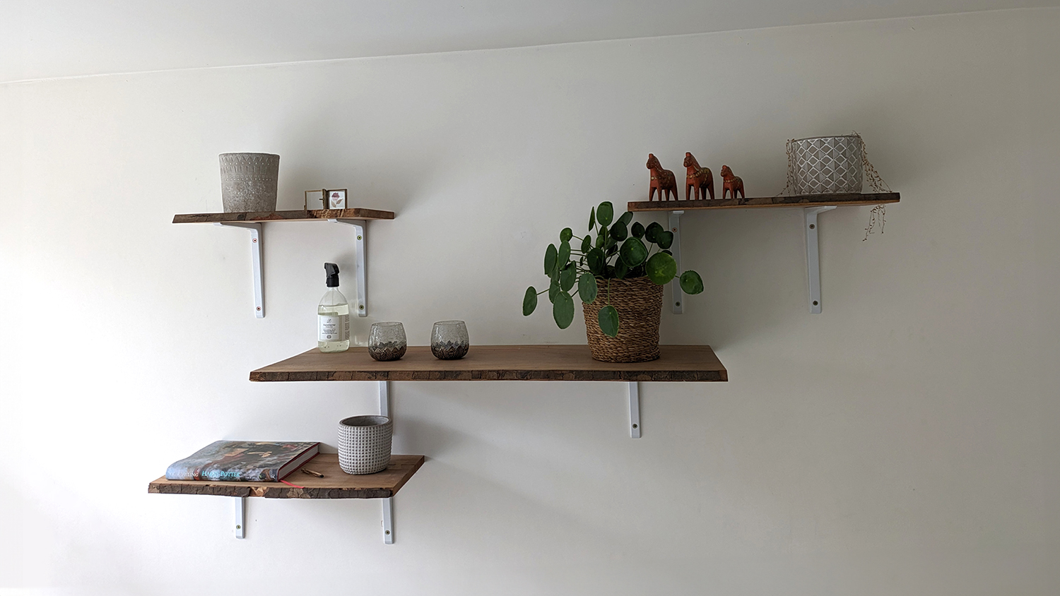 Mensole di platano installate