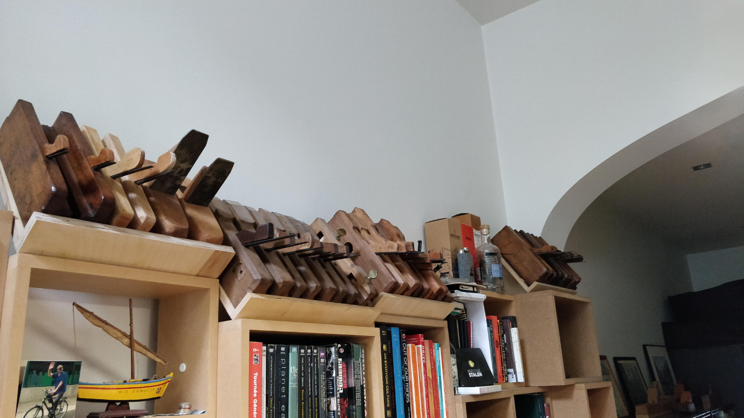 Esposizione di pialle per modanature